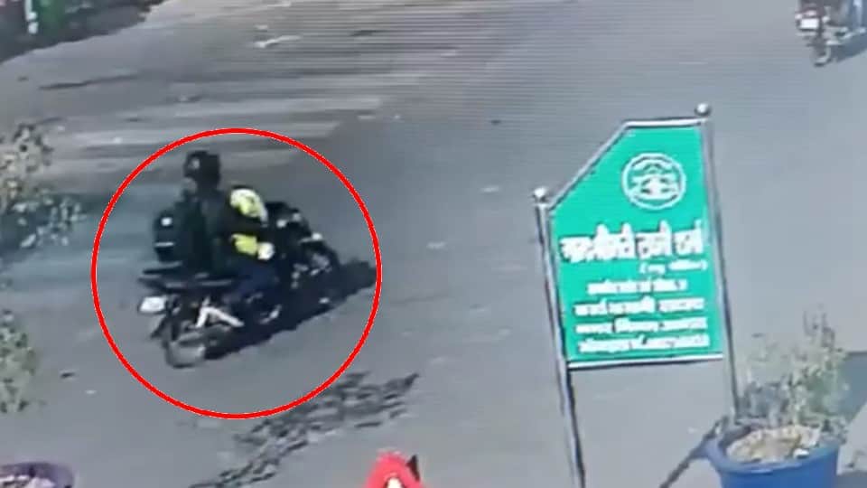 Reward of 25 thousand rupees on the arrest of the employee who ran away with the cash in Agra