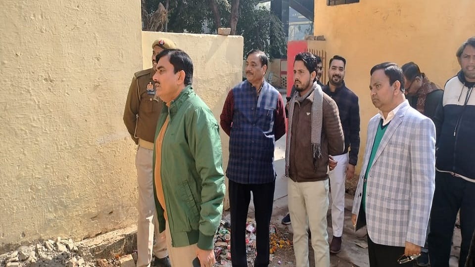 Aligarh DM reached collectorate despite leave