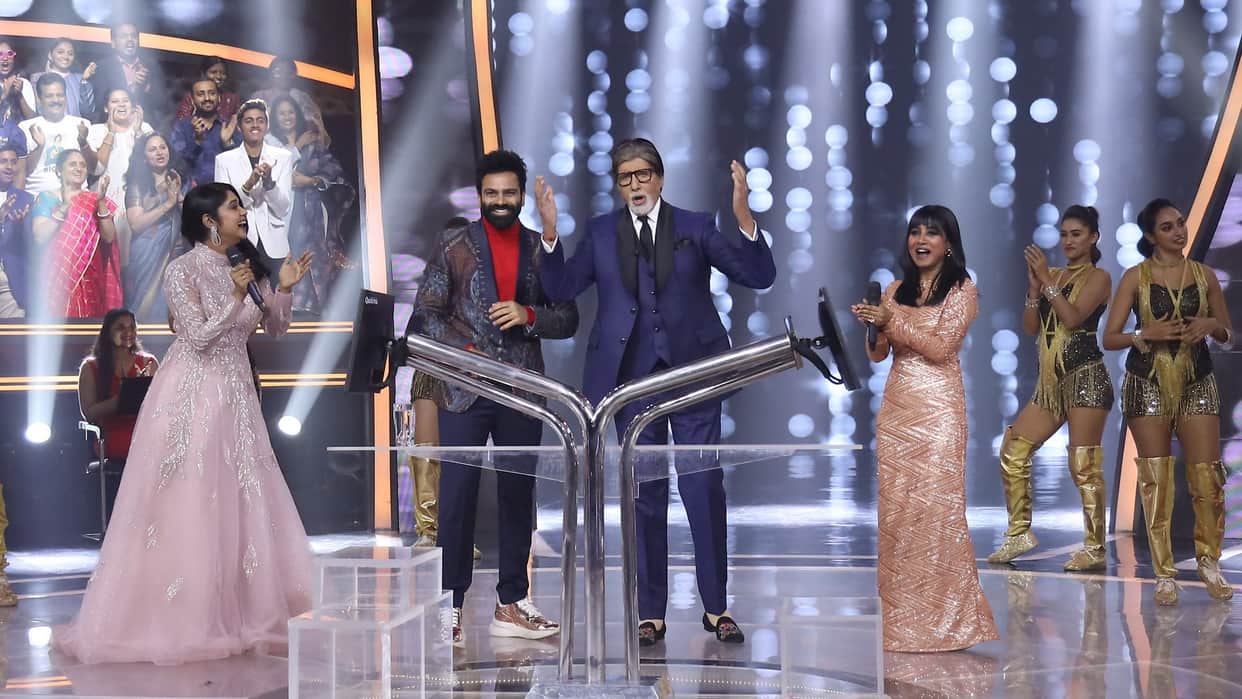 Kbc 14 Finale shooting Amitabh Bachchan sets fire on the stage as Big B dance on Kabhi Khushi Kabhie Gham song