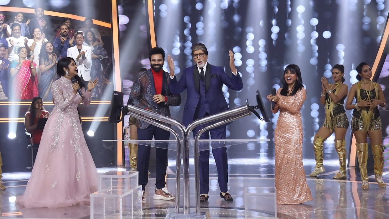 Kbc 14 Finale shooting Amitabh Bachchan sets fire on the stage as Big B dance on Kabhi Khushi Kabhie Gham song