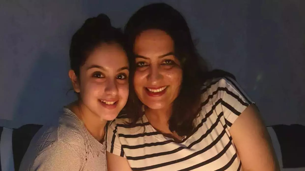 Tunisha Sharma Mother clearly denies Sheezan khan family allegation said she did not Strangling her daughter n