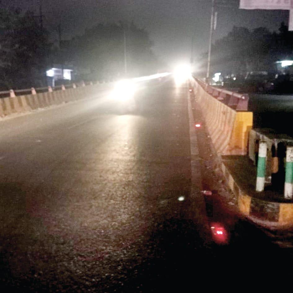 no light on overbridge danger of a major accident in the fog
