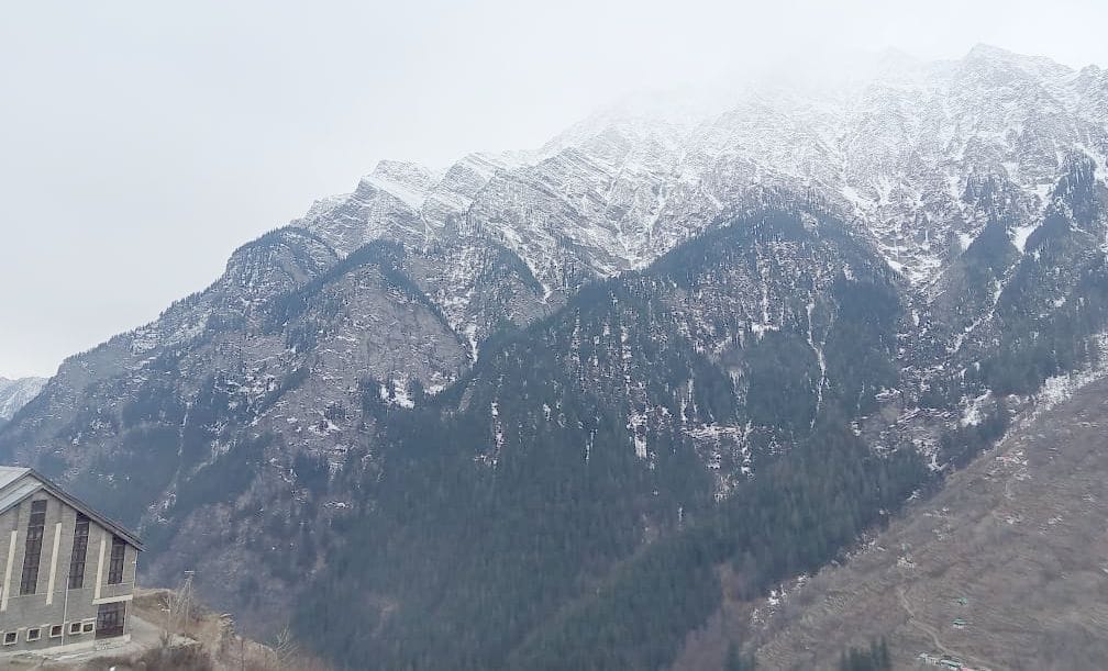 Snowfall in Pangi, power failure in many places