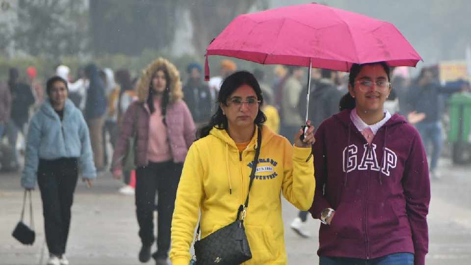 Chandigarh Weather News Light rain increased cold in Chandigarh