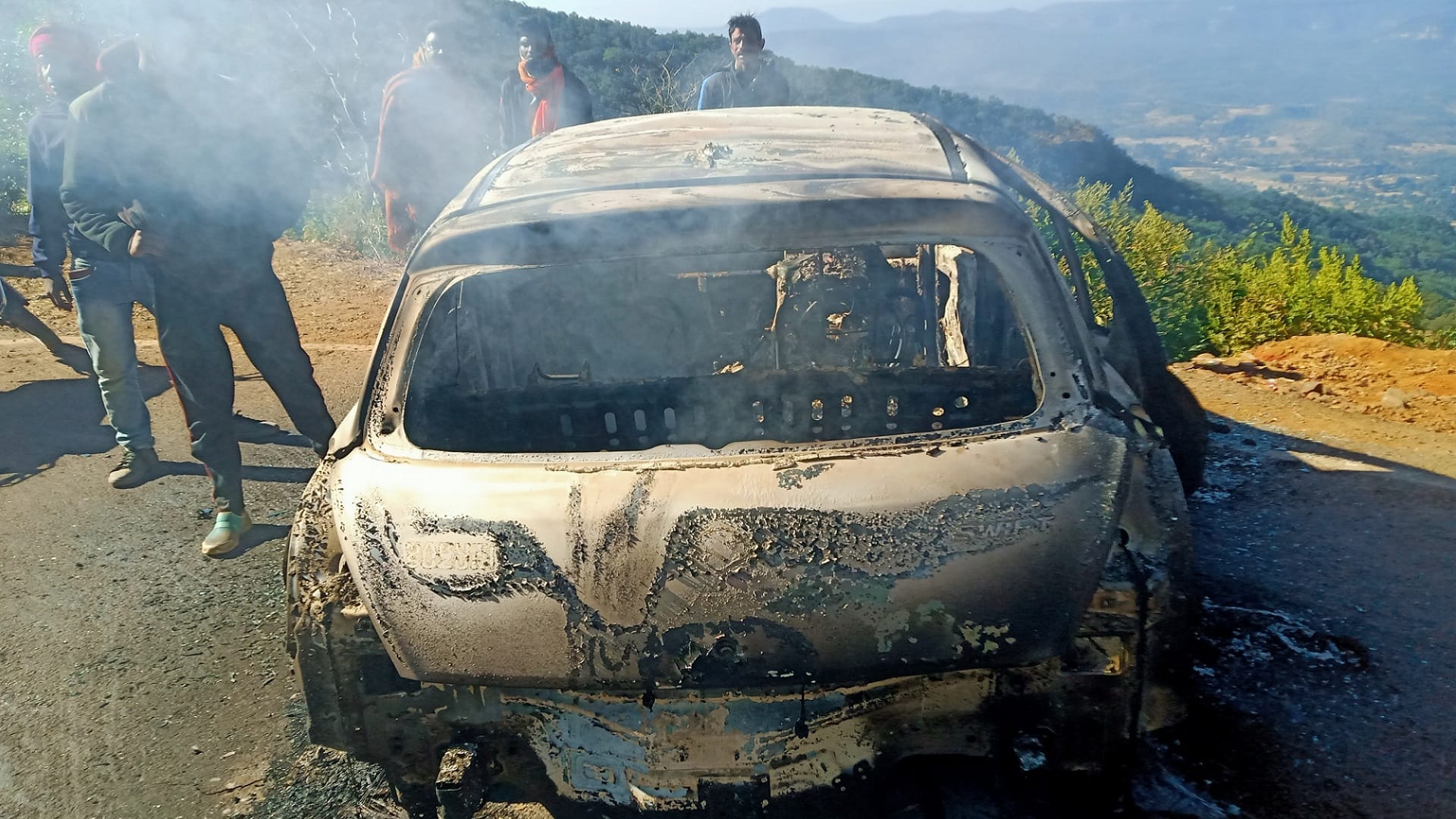 secl employee killed and burnt along with car in mainpat ambikapur