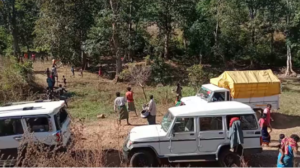 villagers beaten excise team who went to raid in kabirdham