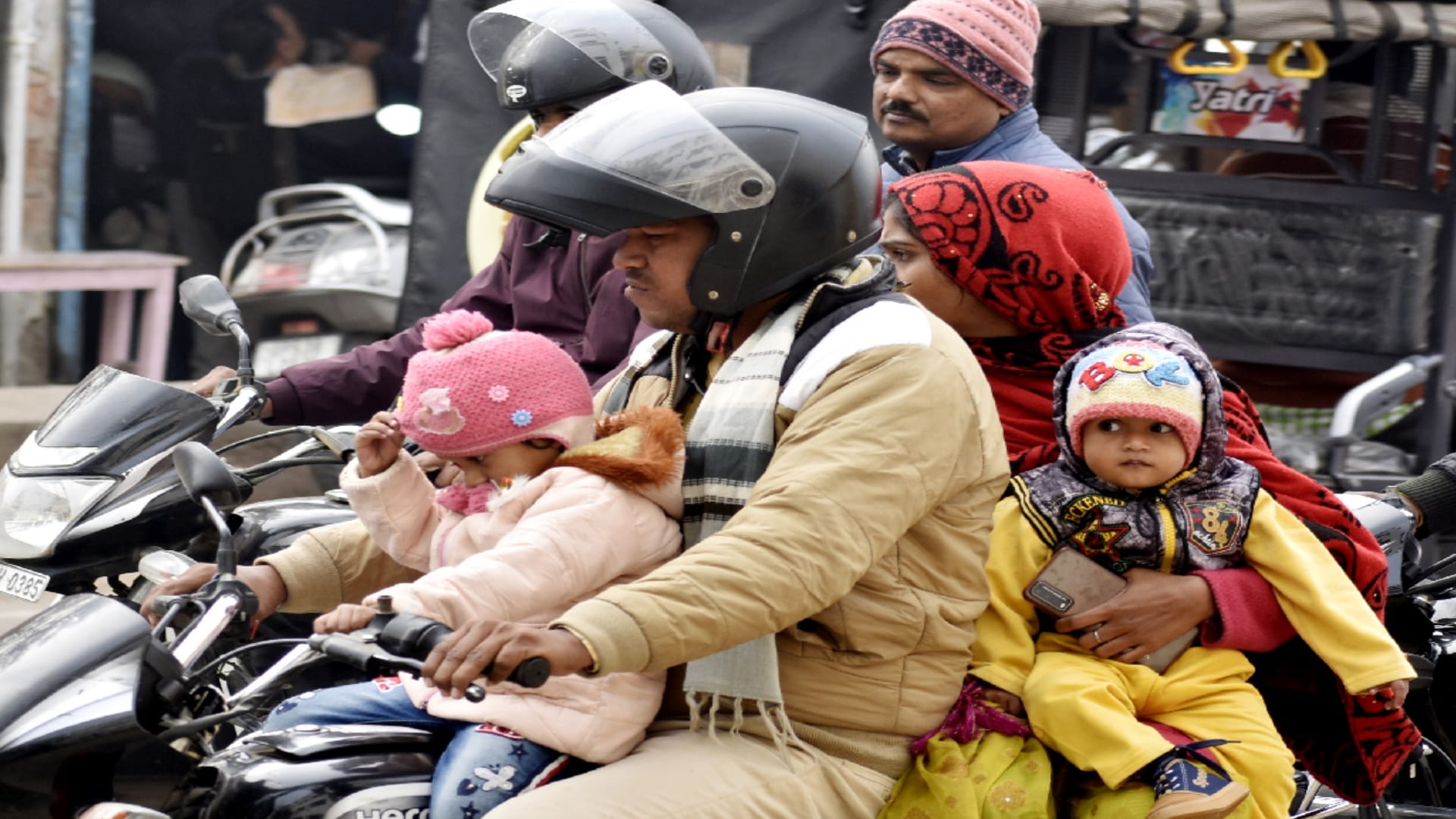 weather news update today gorakhpur cold and heavy winds