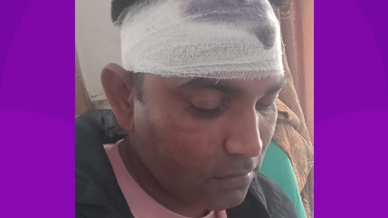Bricks attack on policemen who arrived on information of quarrel in Fatehabad
