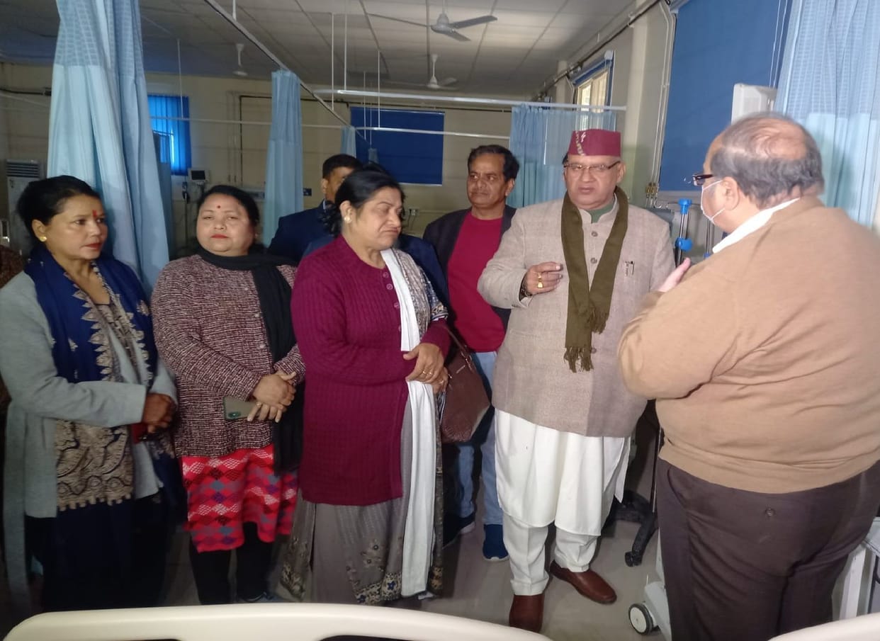 Minister Joshi found fault in the hospital and reprimanded the Cantt CEO