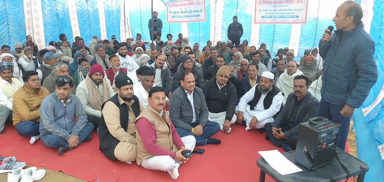 Kiln owners protest for 4 hours on the side of the highway
