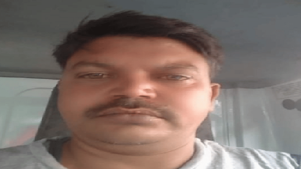 Canter collided with electric pole driver died in Aligarh