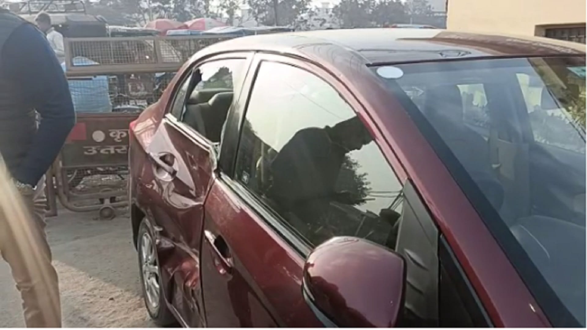 Meerut: A truck dragged the car of doctor couple on the road till 50 meters and see photos