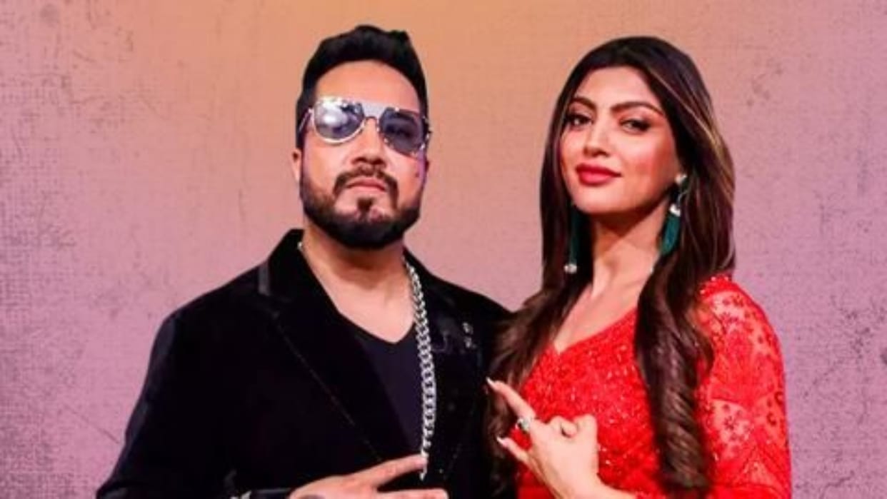 Mika Singh shares his wedding plans with Akanksha Puri said he will get married when Muhurta comes