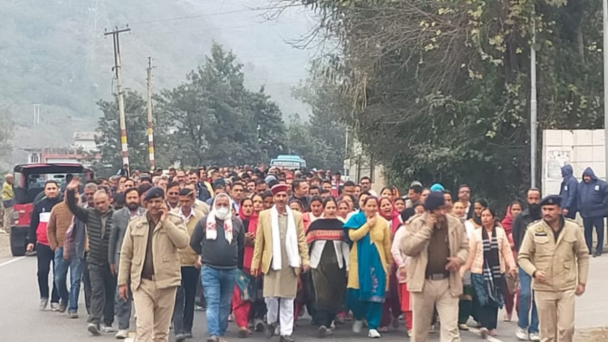 cement crisis in himachal pradesh truck operators stage dharna in Barmana against Adani Group