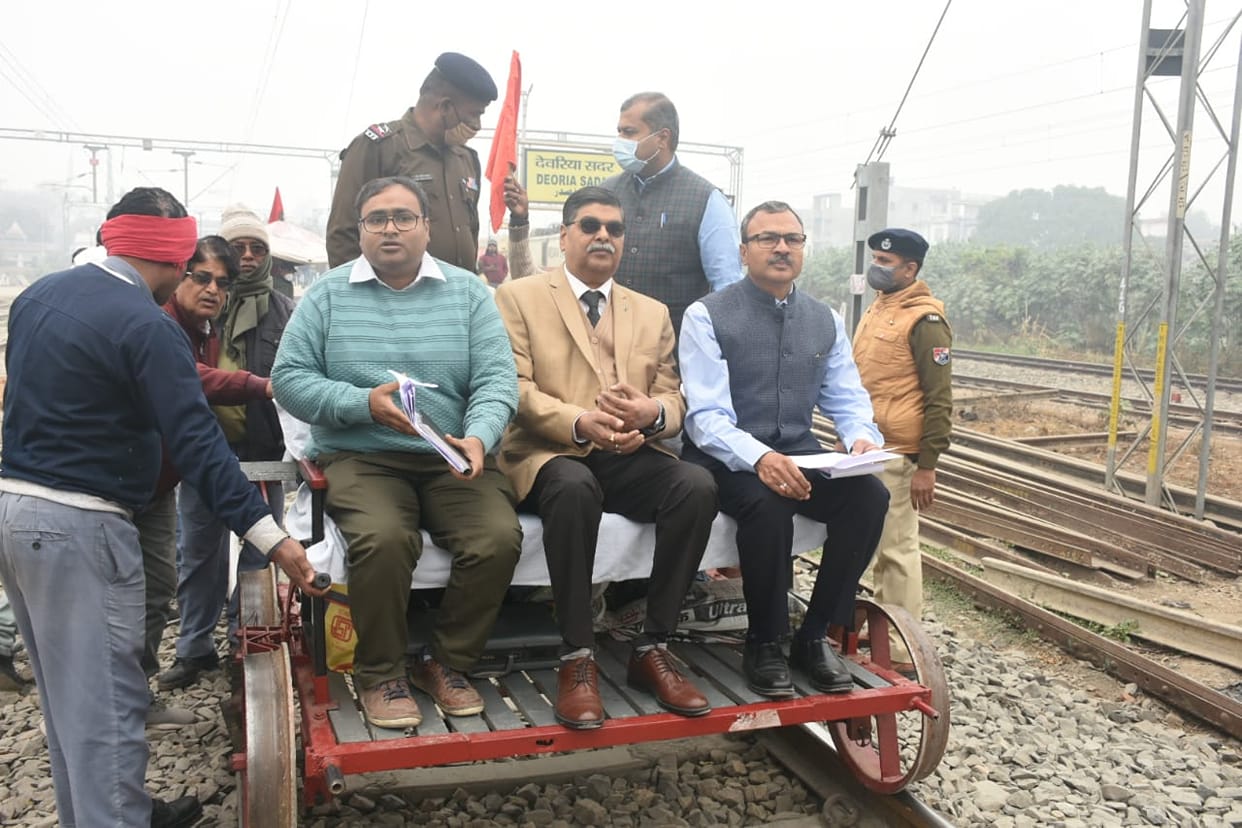 Instructions to speed up the ongoing work on the railway line