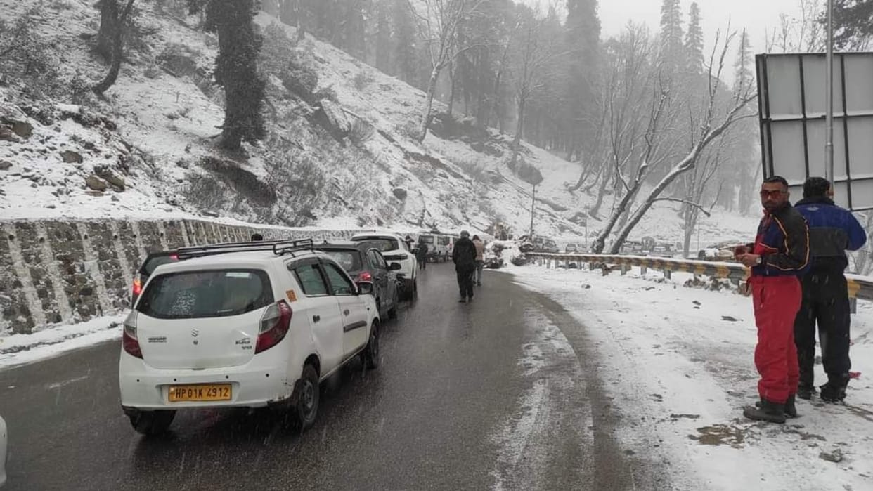 snowfall himachal pradesh: snowfall in rohtang snowfall in lahaul spiti snowfall in Pangi Bharmour