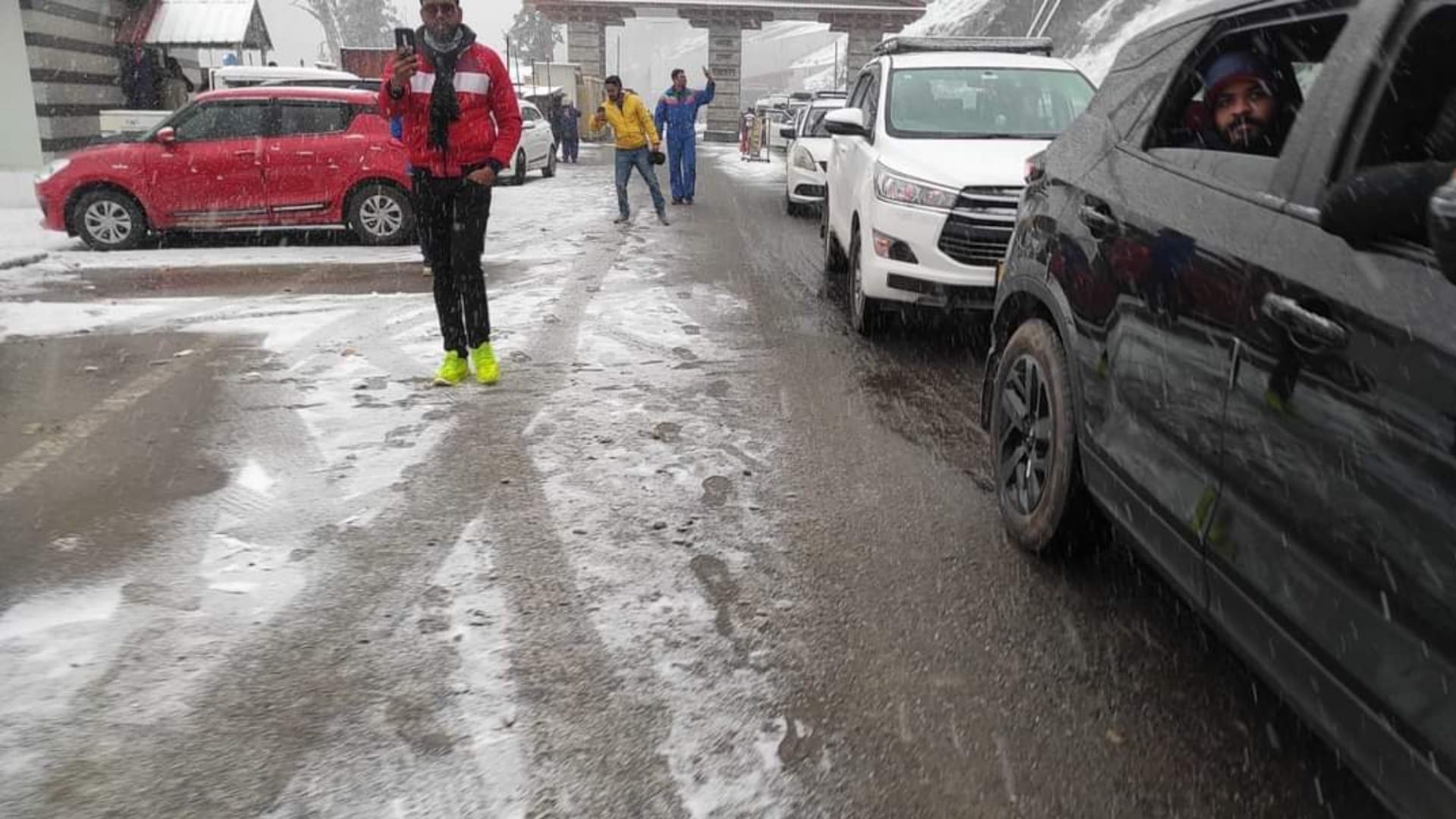 snowfall himachal pradesh: snowfall in rohtang snowfall in lahaul spiti snowfall in Pangi Bharmour