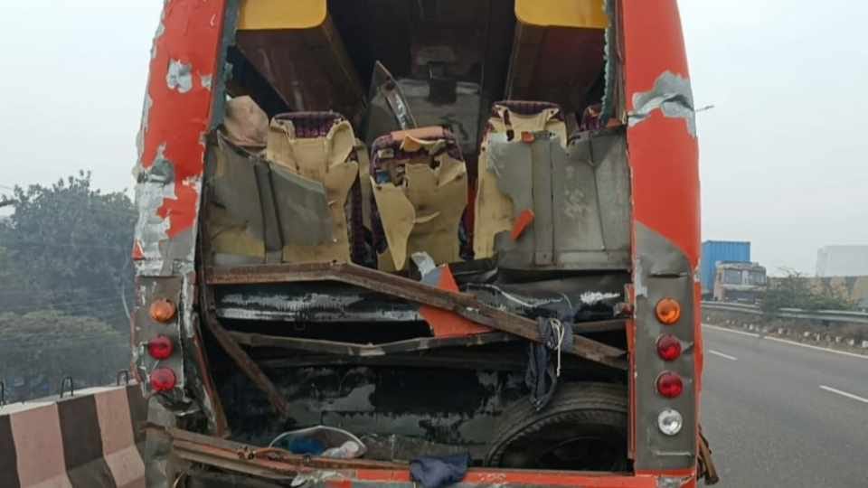 Truck collided with bus in Khanna of Punjab