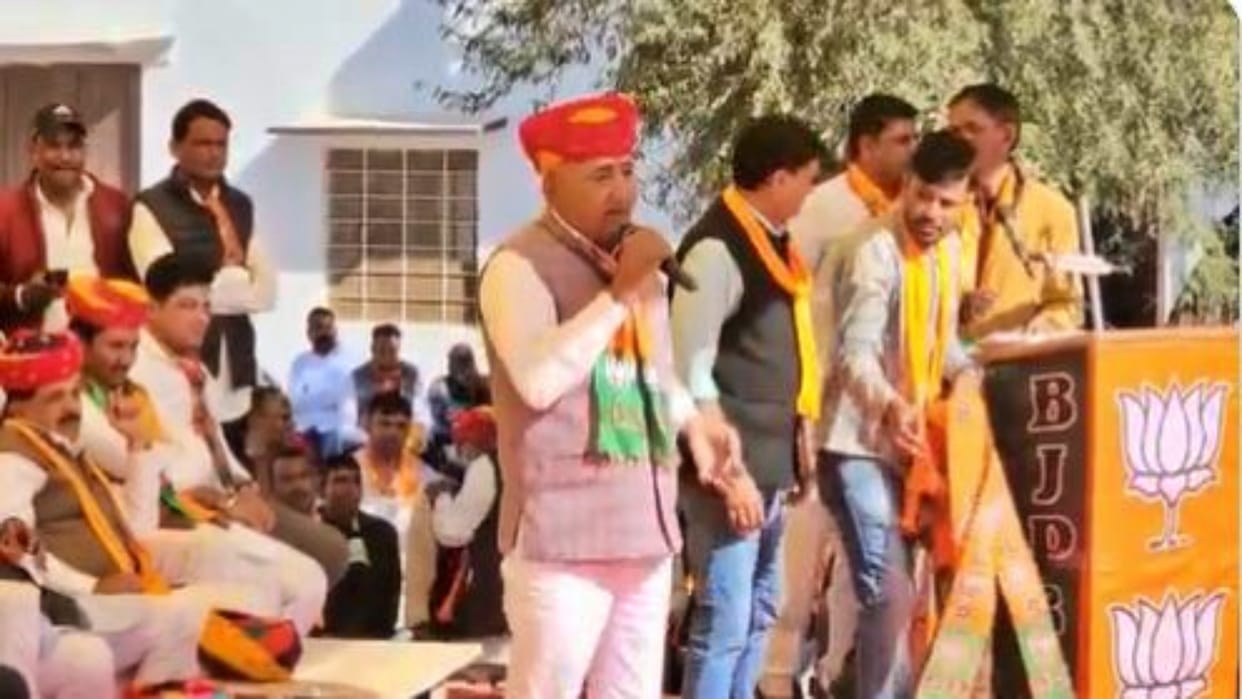Rajasthan MLA Ruparam Muravatiya Sang Songs for PM Modi in Nagaur