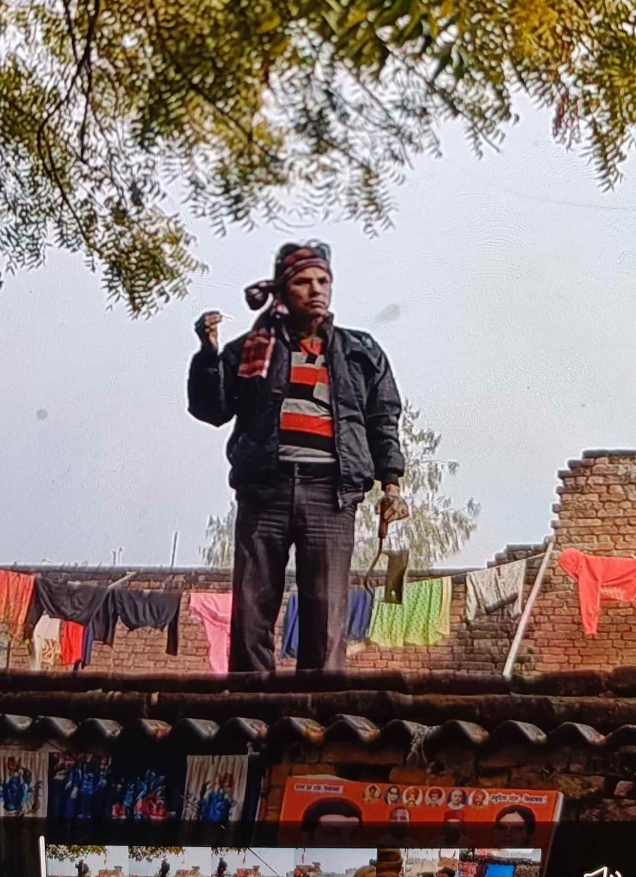 young man set himself on fire by climbing on roof in front of Tehsildar