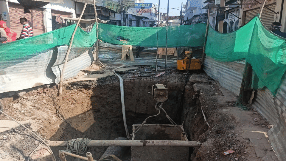 Sewer digging work extended for seven more days on Sangeeta Cinema Road in Agra