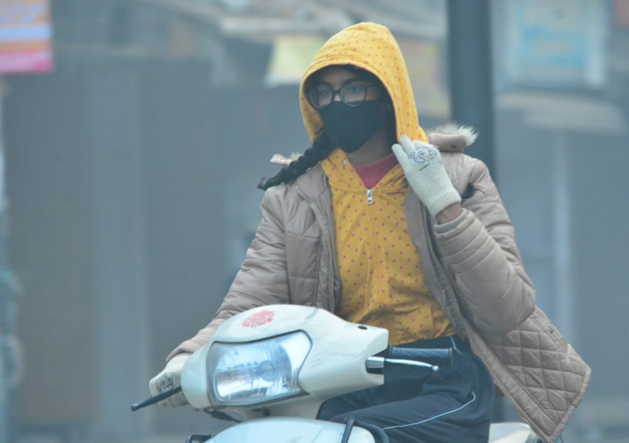 Sun shines, coolness persists, mercury stable at seven degrees