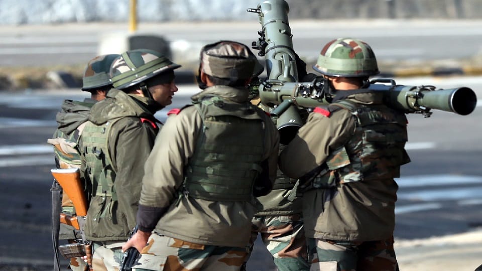 Jammu kashmir Encounter has started at Mitrigam area of Pulwama read detail