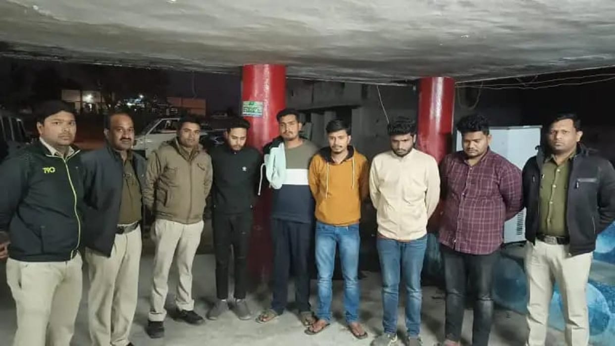 Korba News: Car rammed on worker for asking toll tax police caught vehicle drivers