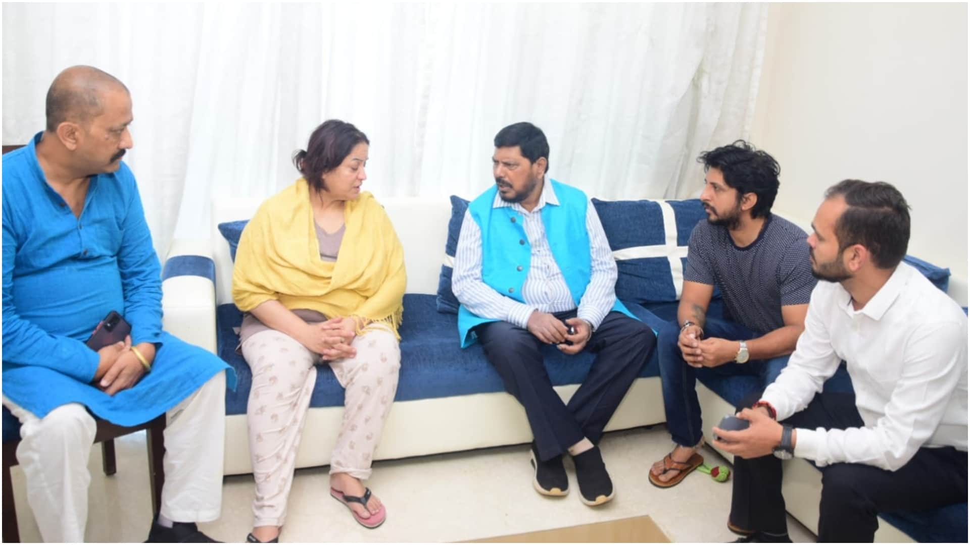 Tunisha Sharma Union minister Ramdas Athawale visited the residence of deceased actress to meet her family