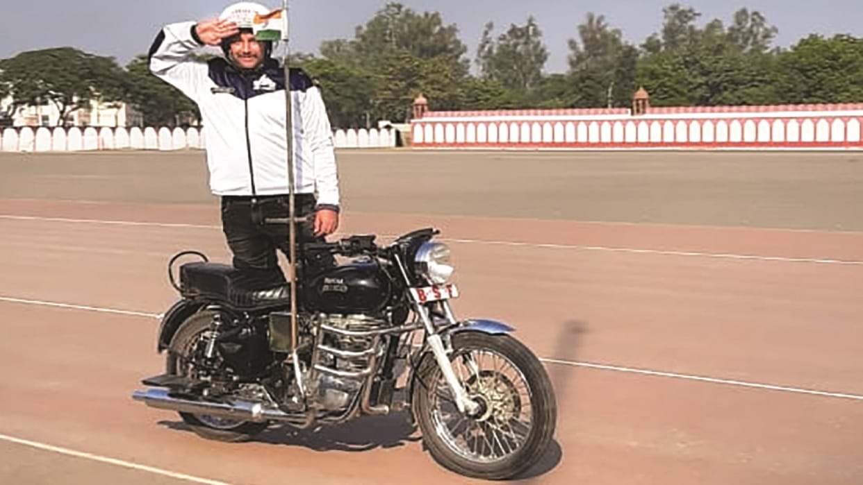 Two Inspector brothers rode bike in opposite direction on pole mounted on Royal Enfield