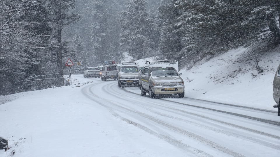 Fluctuations continue weather of Jammu Kashmir, chances of rain and snowfall in coming days