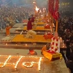 दशाश्वमेध घाट पर गंगा आरती के दौरान श्रद्धांजलि