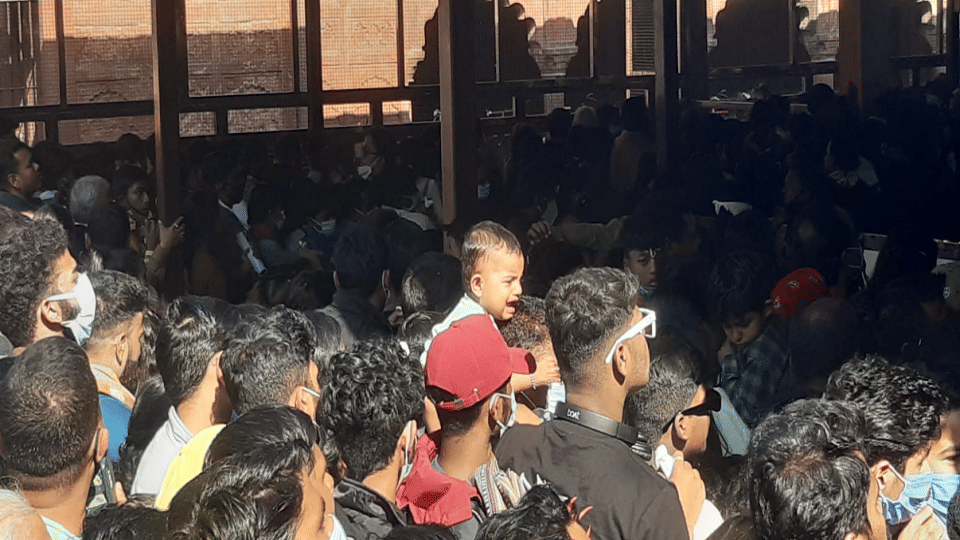 Taj Mahal Crowd Control Arrangements Failed Due To Huge Tourists Visited