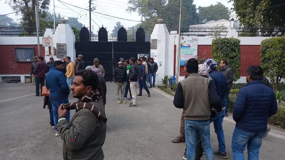 Temporary employees surrounded AMU PVC office