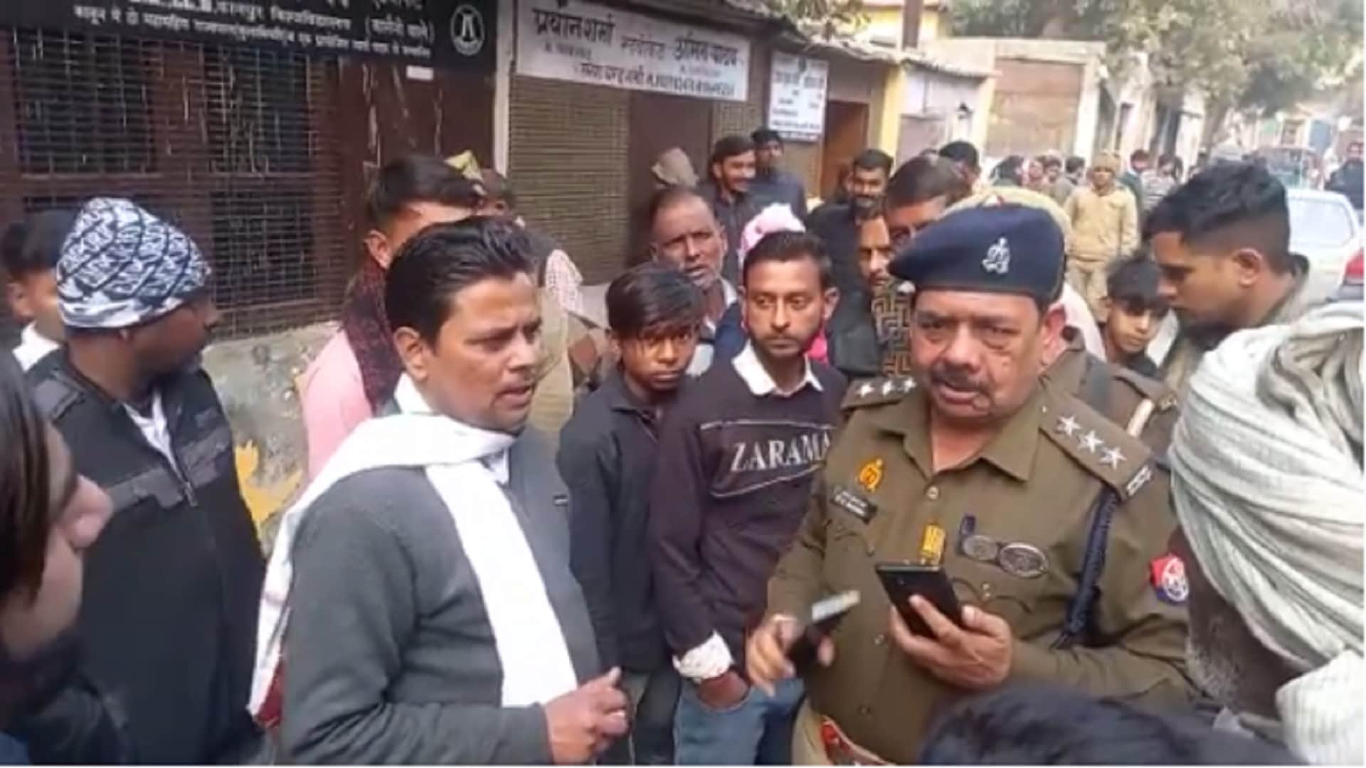 Fight between woman and man advocate in Tehsil in Baghpat and see photos