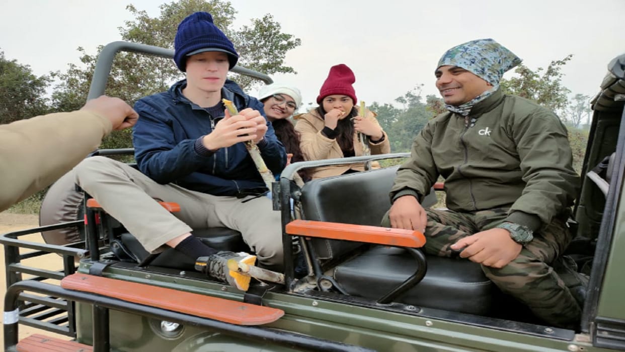 Bijnor News: Tourists from England enjoy safari in Amangarh