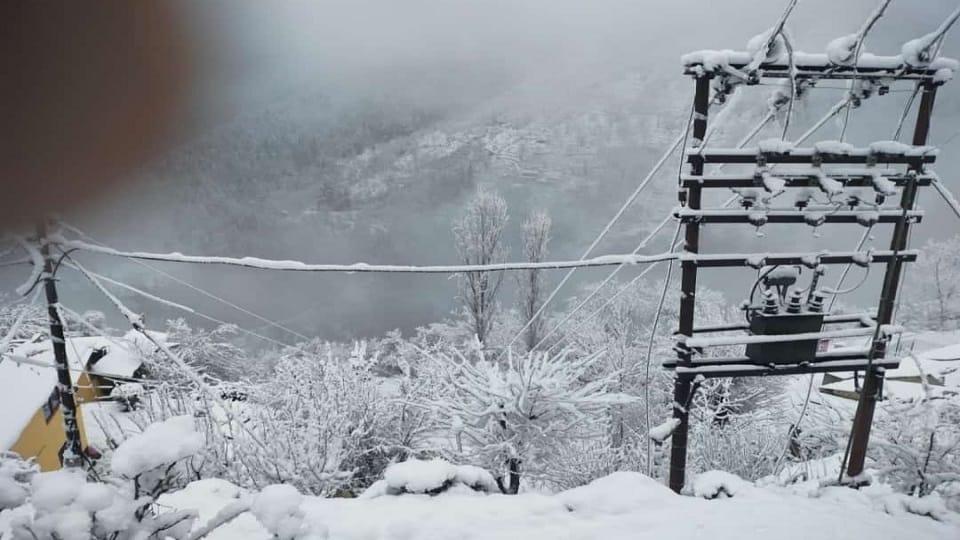 Snowfall in Himachal Pradesh brings down temperature
