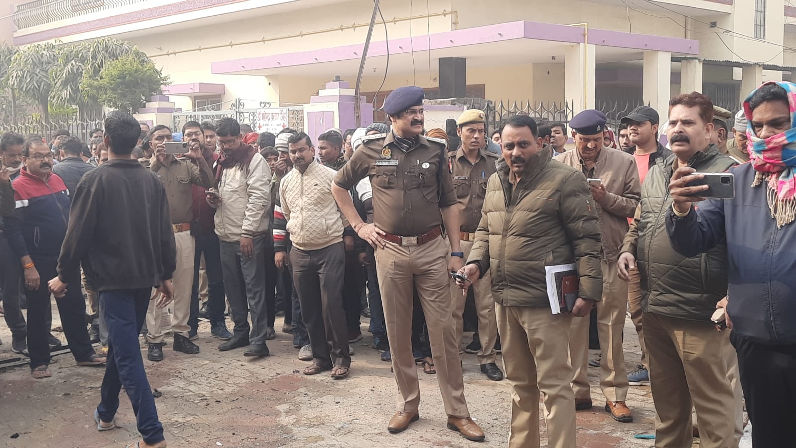 Oxygen Cylinder Blast in Chandauli Two people were torn to pieces area was shaken by explosion