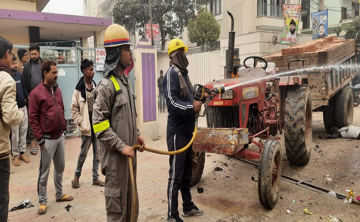 Oxygen Cylinder Blast in Chandauli Two people were torn to pieces area was shaken by explosion