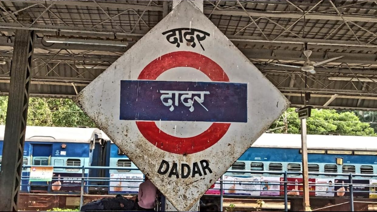 Mumbai suspicious bags found at Dadar railway station