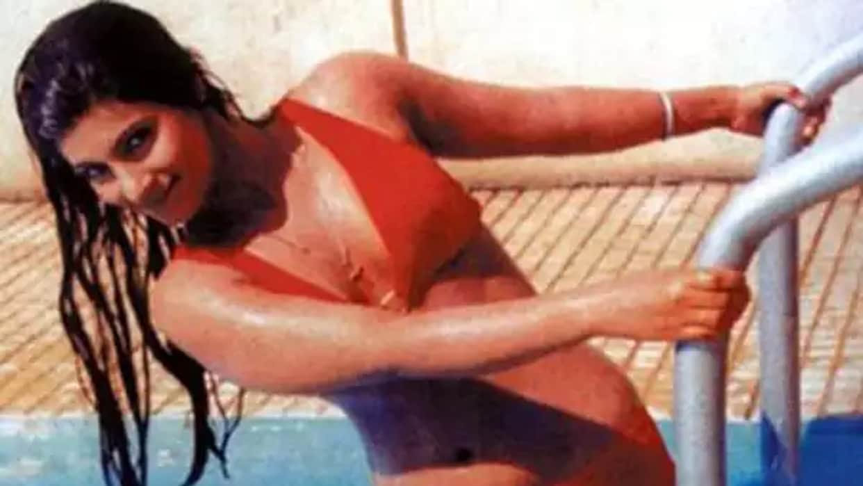These Bollywood Retro Actresses Stunned People With Bold Scenes in Movies From Mandakini To Dimple Kapadia