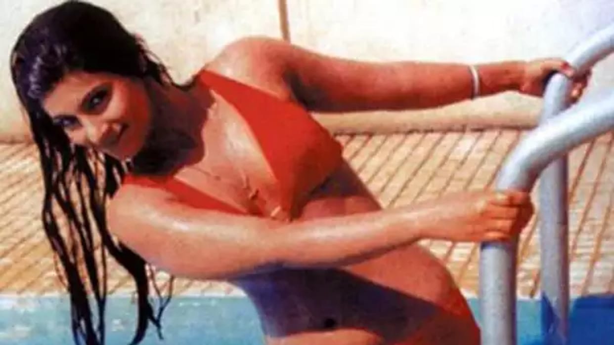 These Bollywood Retro Actresses Stunned People With Bold Scenes in Movies From Mandakini To Dimple Kapadia