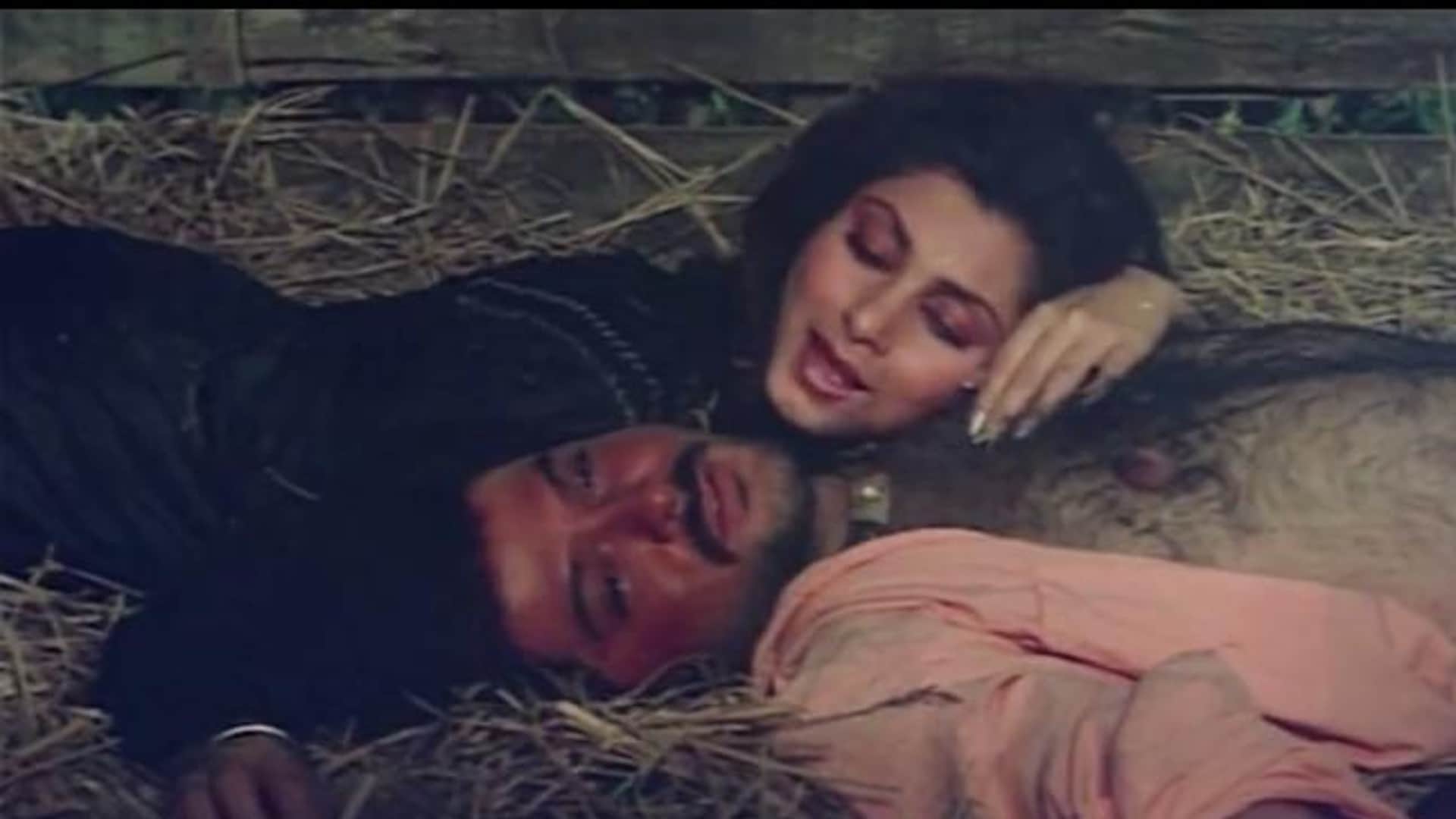 These Bollywood Retro Actresses Stunned People With Bold Scenes in Movies From Mandakini To Dimple Kapadia