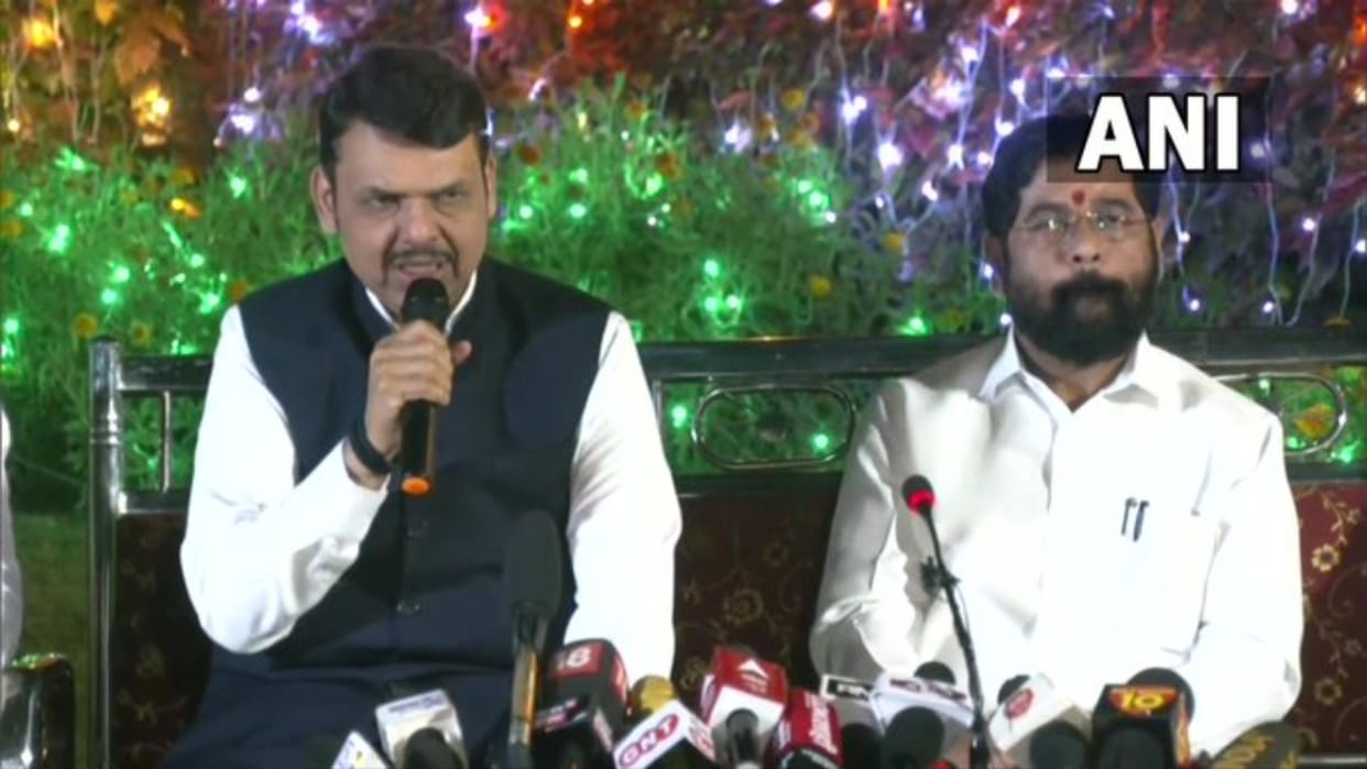 maharashtra news updates devendra fadnavish said 50 mla swept under Uddhav nose and he couldnt do anything