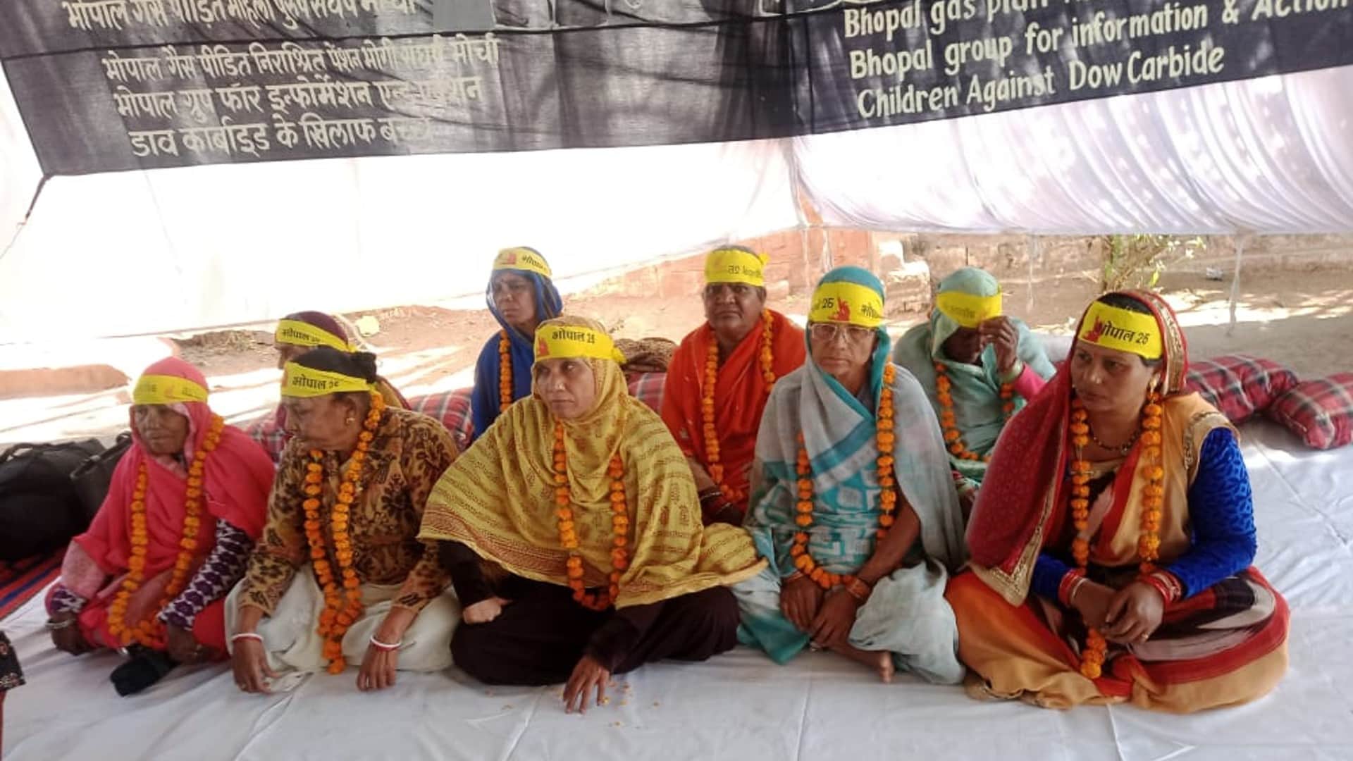 MP News: 10 women sit on indefinite fast demanding proper compensation for the victims of Bhopal gas tragedy