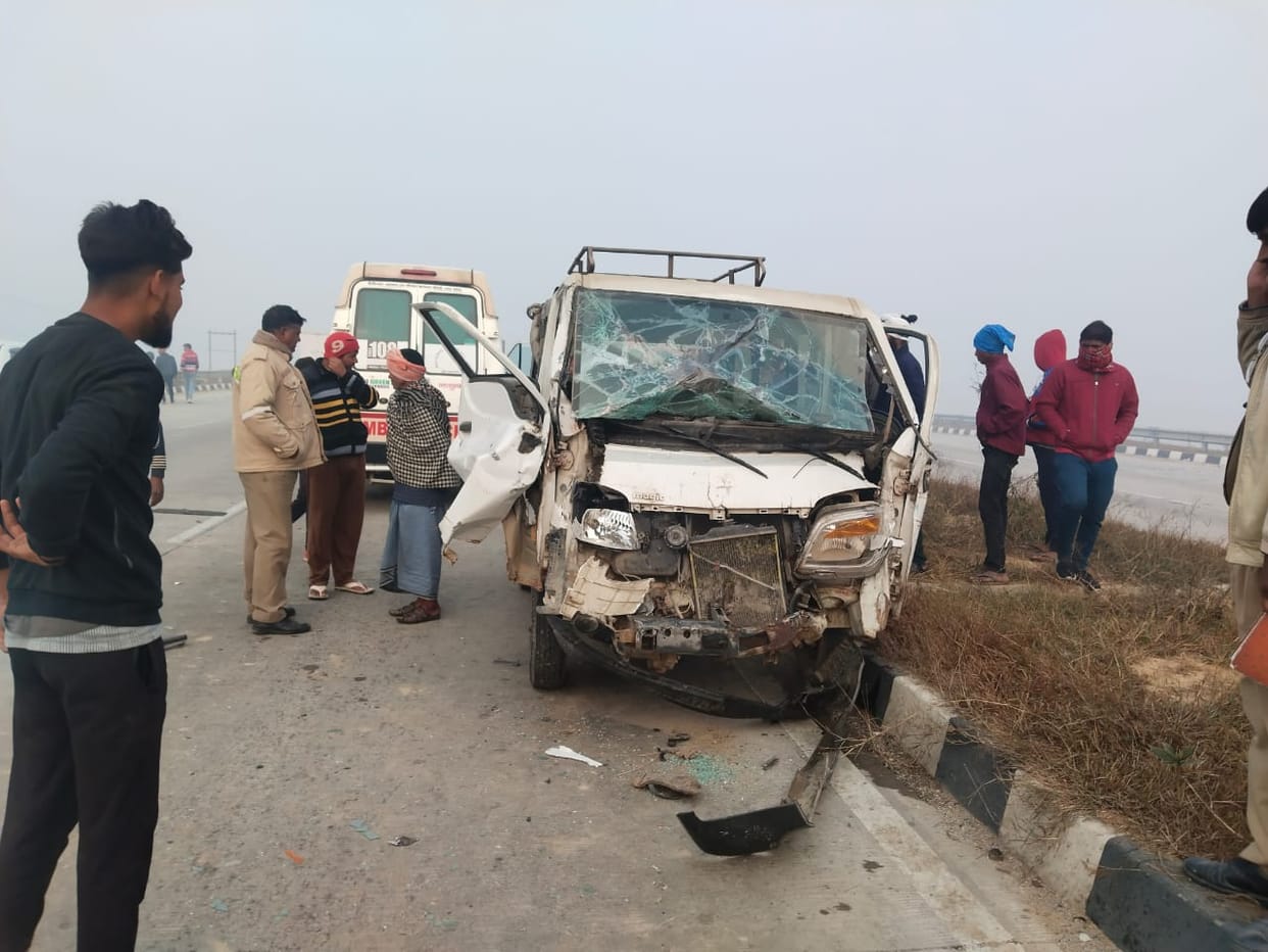 Jaunpur accident Truck and Magic collided on the highway, six people injured, all hospitalized