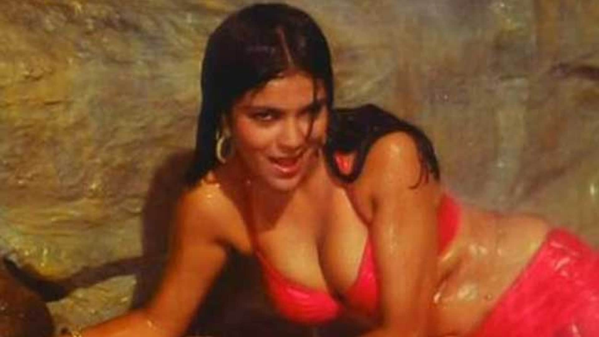These Bollywood Retro Actresses Stunned People With Bold Scenes in Movies From Mandakini To Dimple Kapadia