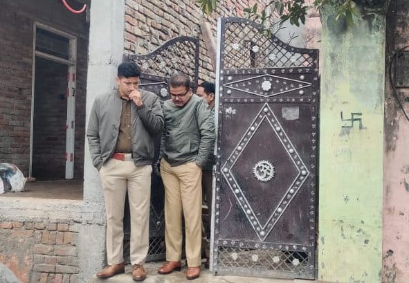 The miscreants looted by entering the bullion trader's house