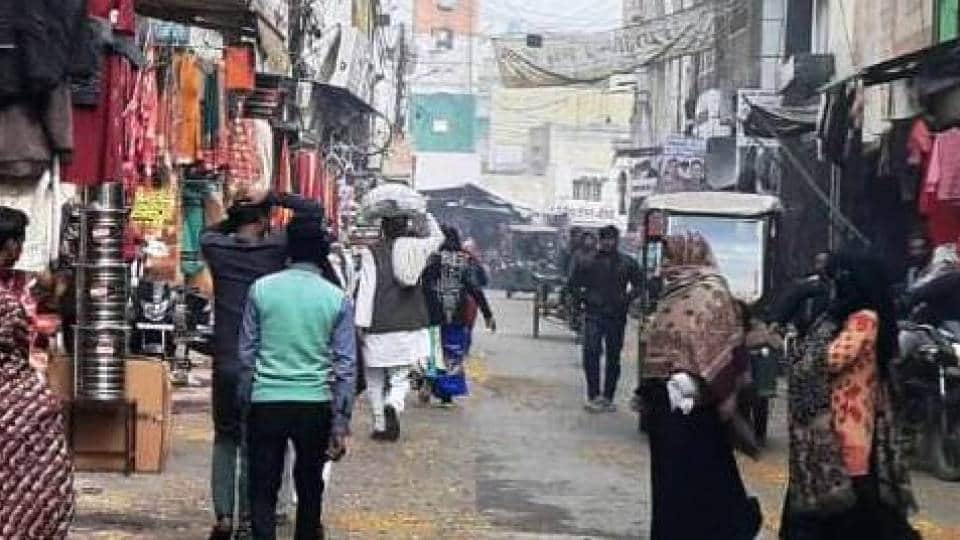 sound of third wave of Corona increased concern of traders in Kasganj