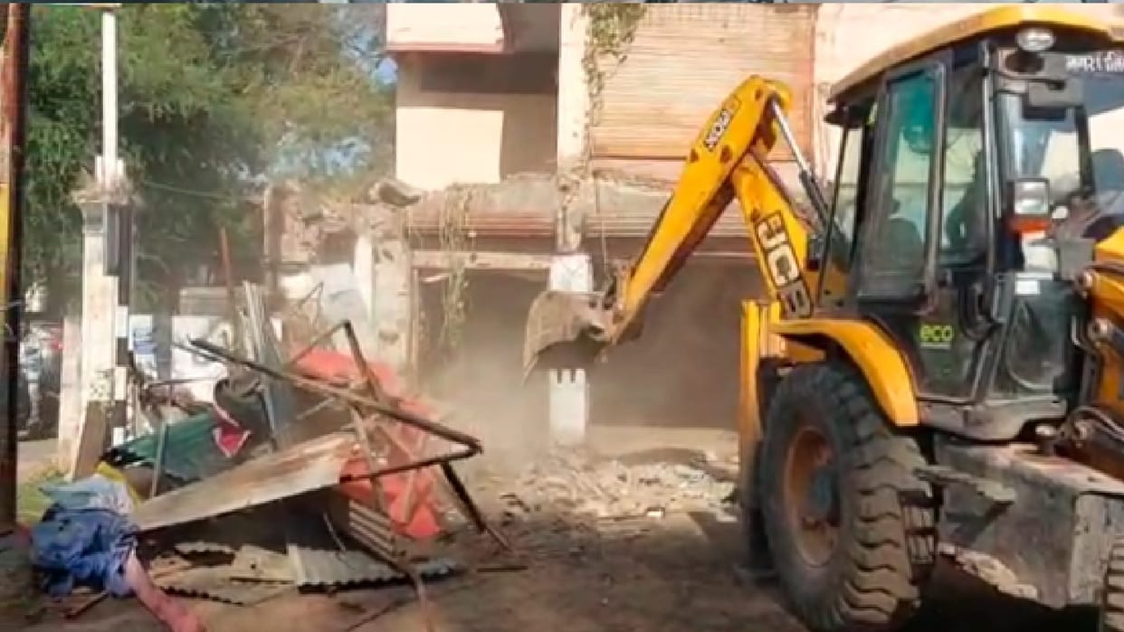 Khargone: Land worth crores was taken over by the administration